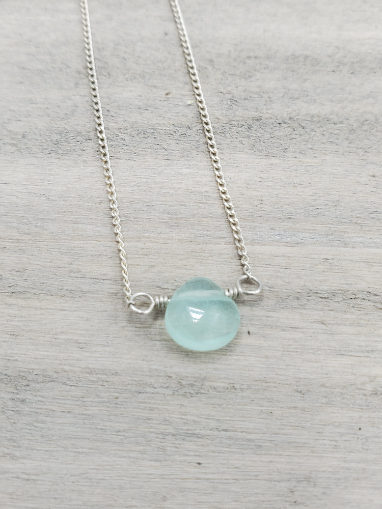 Green Chalcedony Center Bead Necklace on Sterling Silver Tela
